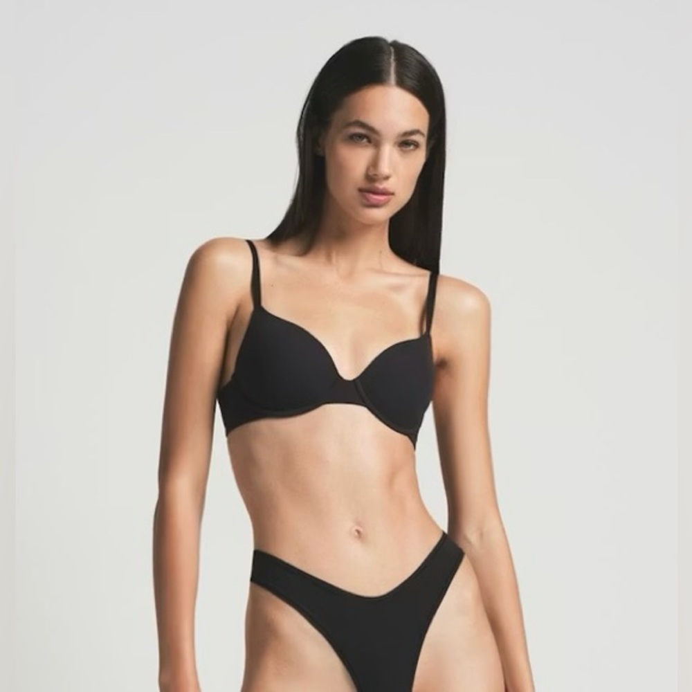 SKIMS Fits Everybody T-Shirt Bra - NWT - Color Onyx - Size 32A